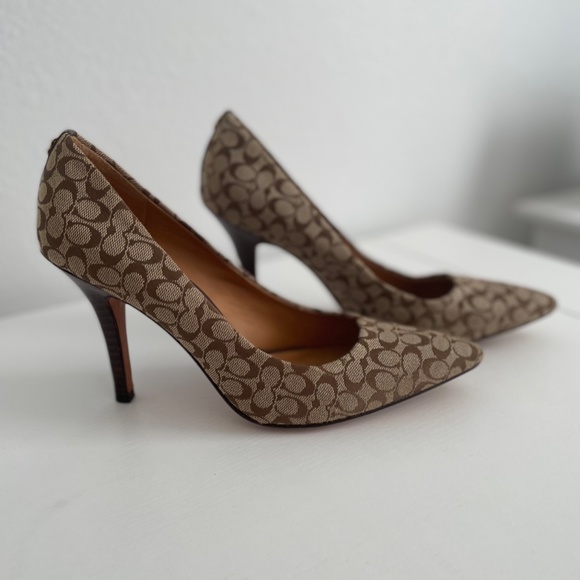 COACH Ellin Brown Signature Pointed Toe Pumps 8M/B Business Casual Workw… - Picture 2 of 6